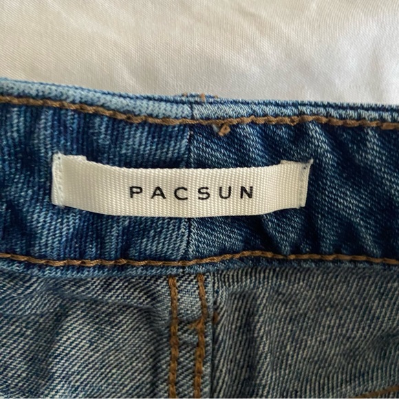 PacSun Ripped Mom Jean Short - Picture 2 of 4